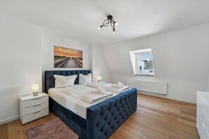 1 bedroom, travel crib, free WiFi, bed sheets - Up to 4 people elevator close to the center (Wilhelmshaven)