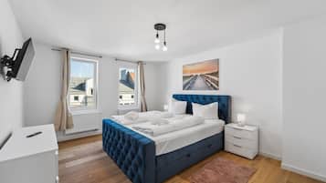 1 bedroom, travel cot, free WiFi, bed sheets