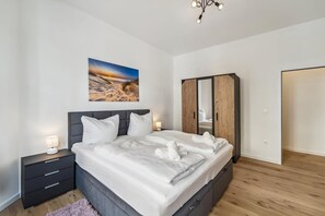 1 bedroom, travel cot, free WiFi, bed sheets