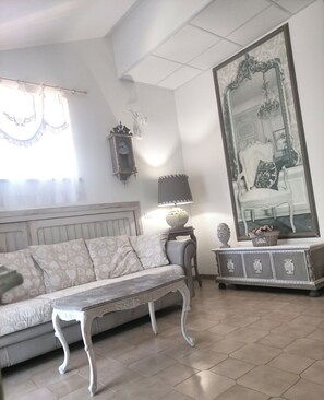 舒適雙人房, 陽台, 海景 | 書桌、免費無線上網