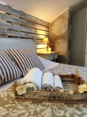 Comfort Double Room, Hill View | Desk, free WiFi - Grotta dei Puntali b&b (Carini)