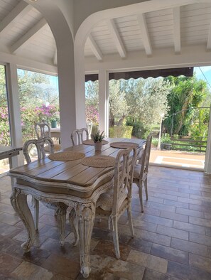 Free daily buffet breakfast - Grotta dei Puntali b&b (Carini)