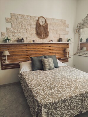 舒適雙人房 | 書桌、免費無線上網