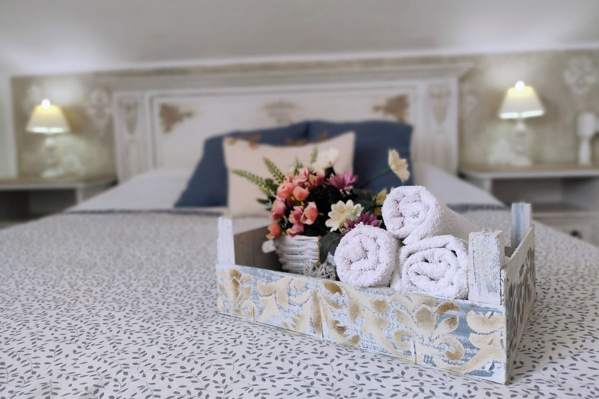 Tremannsrom – comfort, utsikt mot høyde | Skrivebord og wi-fi (inkludert)