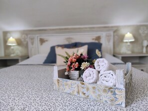 Comfort Triple Room, Hill View | Desk, free WiFi - Grotta dei Puntali b&b (Carini)