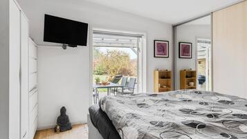 3 chambres, fer et planche Ă repasser