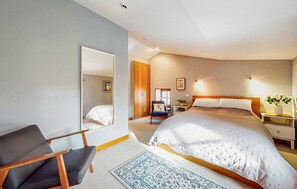 4 habitaciones, tabla de planchar con plancha y cuna de viaje 