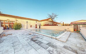 A heated pool - Pet friendly home in NERE (NERE)