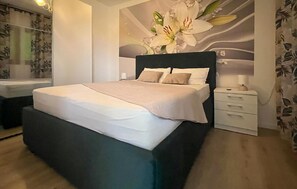 4 bedrooms, travel crib, free WiFi, bed sheets