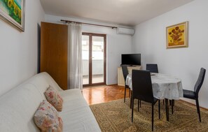 TV - Amazing apartment in Porec (Porec)