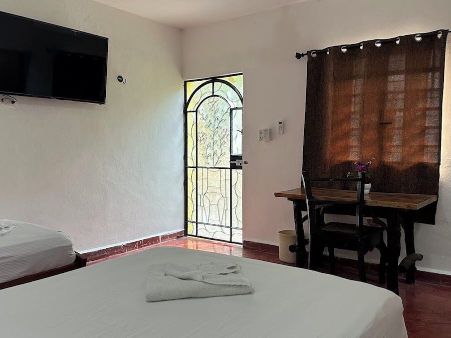 Basic Triple Room | Desk, free WiFi, bed sheets