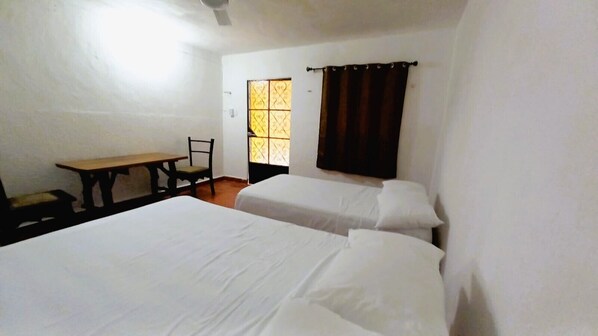 Bureau, Wi-Fi gratuit, draps fournis