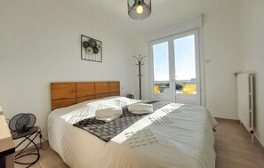 4 bedrooms, travel cot, free WiFi, bed sheets