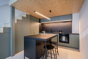 Kühlschrank, Ofen, Geschirrspüler, Wasserkocher