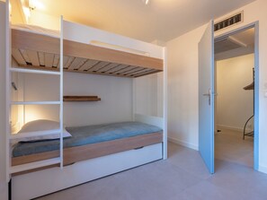 1 chambre, fer et planche Ă repasser, Wi-Fi, draps fournis