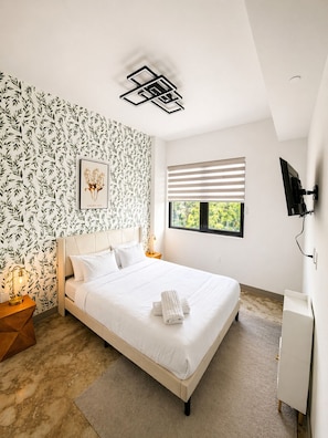 Desk, WiFi - Kosher style - FLL & Restaurant (Fort Lauderdale)