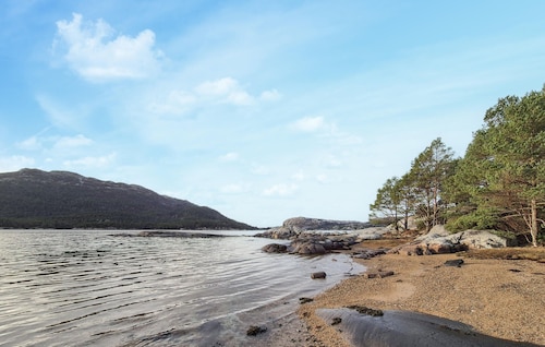 Gorgeous home in Eivindvik with WiFi