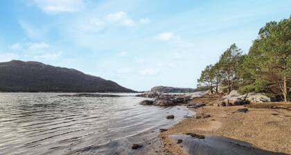 Gorgeous home in Eivindvik with WiFi