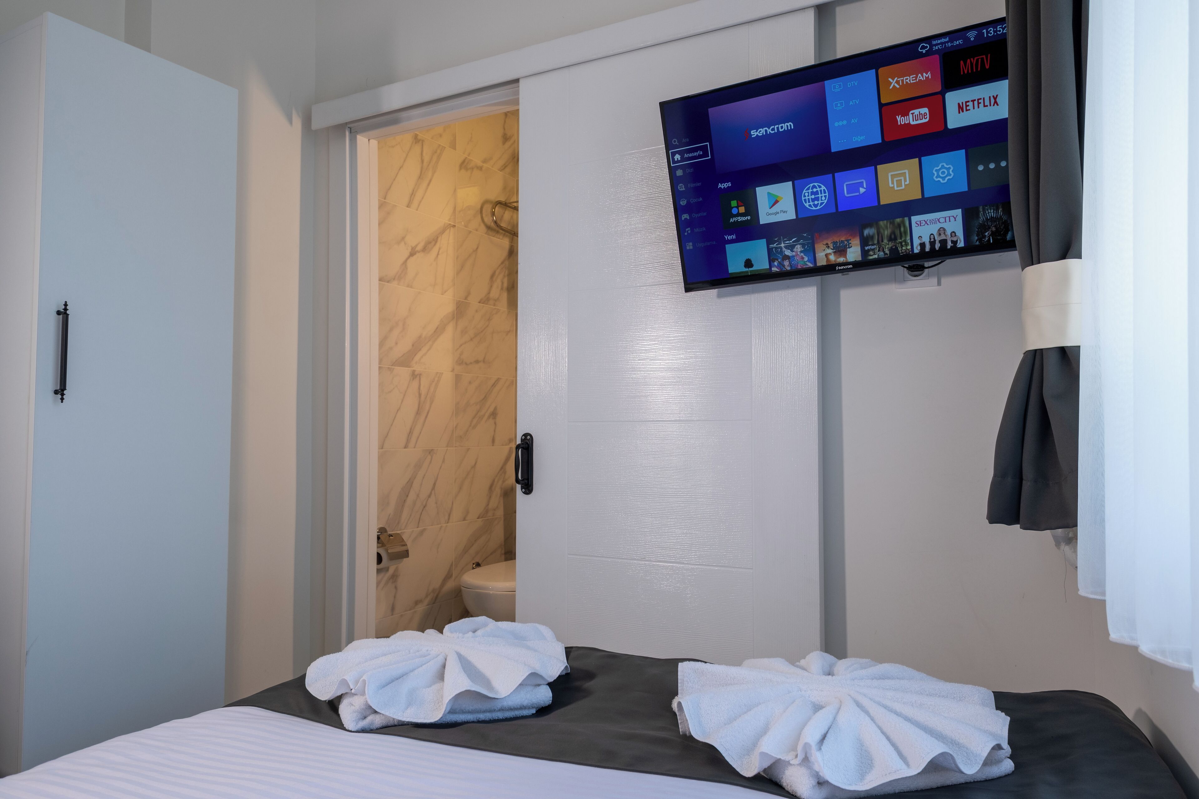 Standard Double Room | Minibar, iron/ironing board, free WiFi, bed sheets