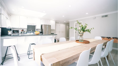 Modern Spacious 5BR Retreat - Games & Large Yard