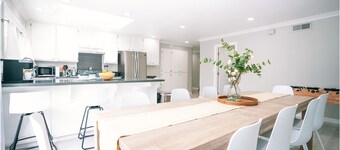 Modern Spacious 5BR Retreat - Games & Large Yard