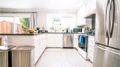 Modern Spacious 5BR Retreat - Games & Large Yard