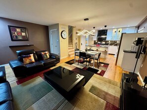 Smart TV, DVD player, stereo - Urban Oasis - Modern 2BR in Staten Island-WiFi, Parking-Professionally Managed (Staten Island)