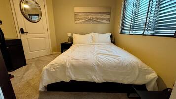 2 bedrooms, desk, iron/ironing board, WiFi