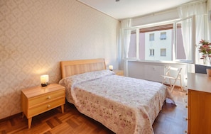 2 bedrooms, iron/ironing board, free WiFi
