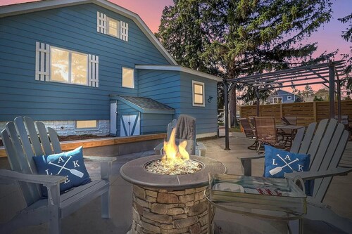 Charming 2-bedroom house in delightful New Buffalo with hot tub