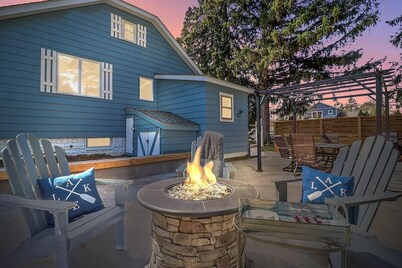 Charming 2-bedroom house in delightful New Buffalo with hot tub