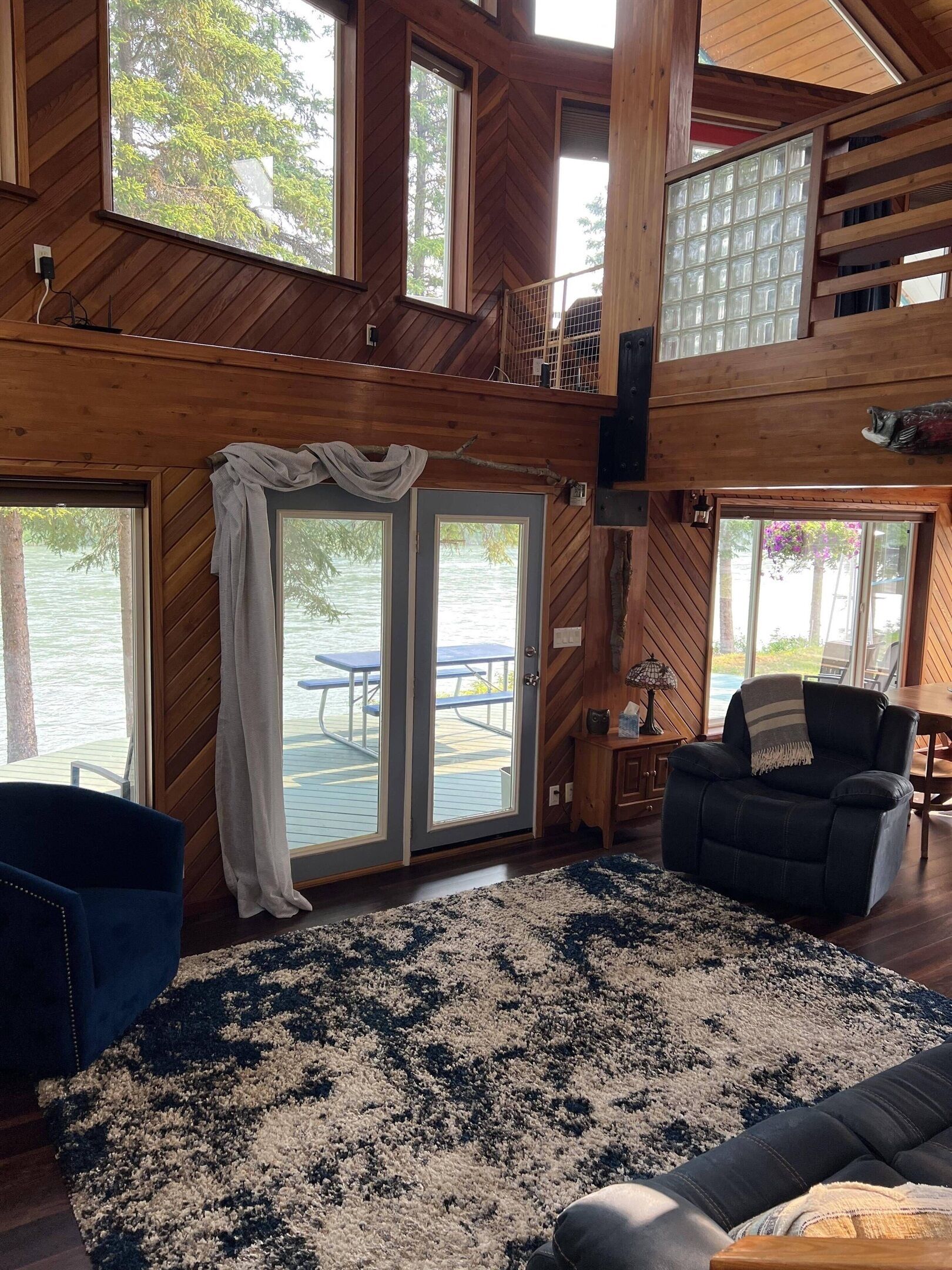 TV connectée, cheminée, lecteur de DVD