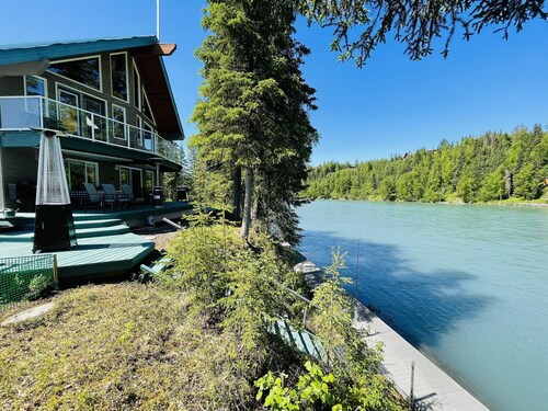 Kenai Riverfront Home at Catch’em AK