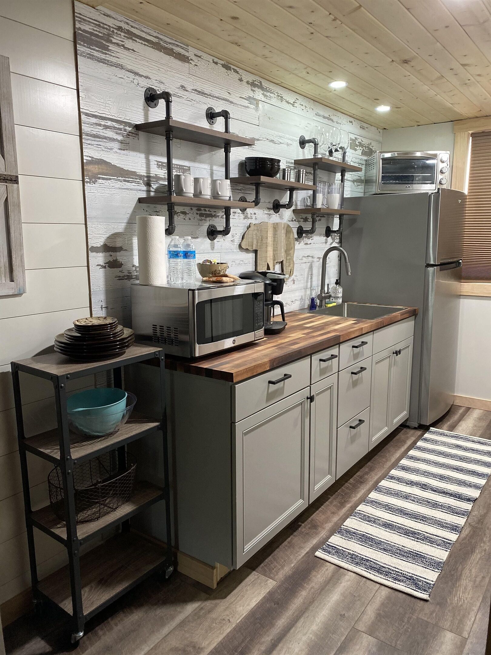 Fridge, microwave, coffee/tea maker, toaster