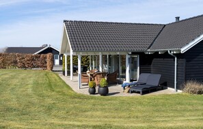 Outdoor dining - Beautiful home in Bogense with WiFi (Bogense)