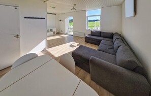 Smart TV, fireplace, table tennis