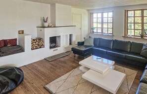 Smart TV, fireplace, table tennis