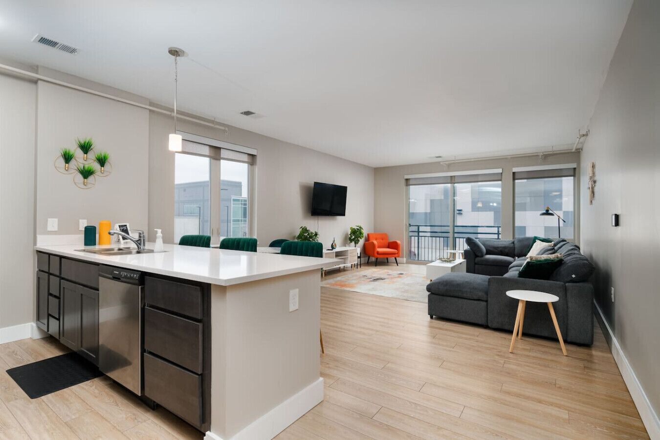 المنشأة من الداخل