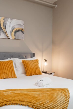 2 室のベッドルーム、デスク、アイロン / アイロン台、WiFi (無料)