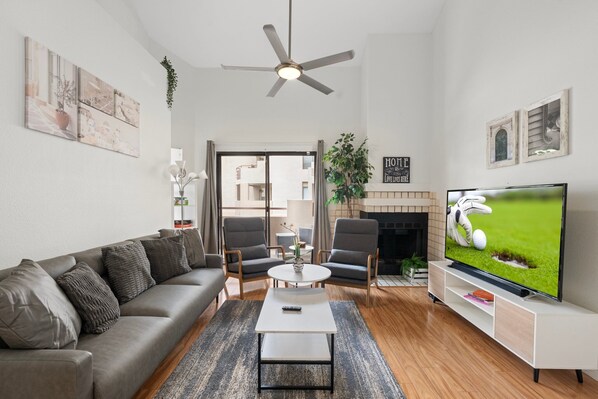 スマートテレビ、暖炉