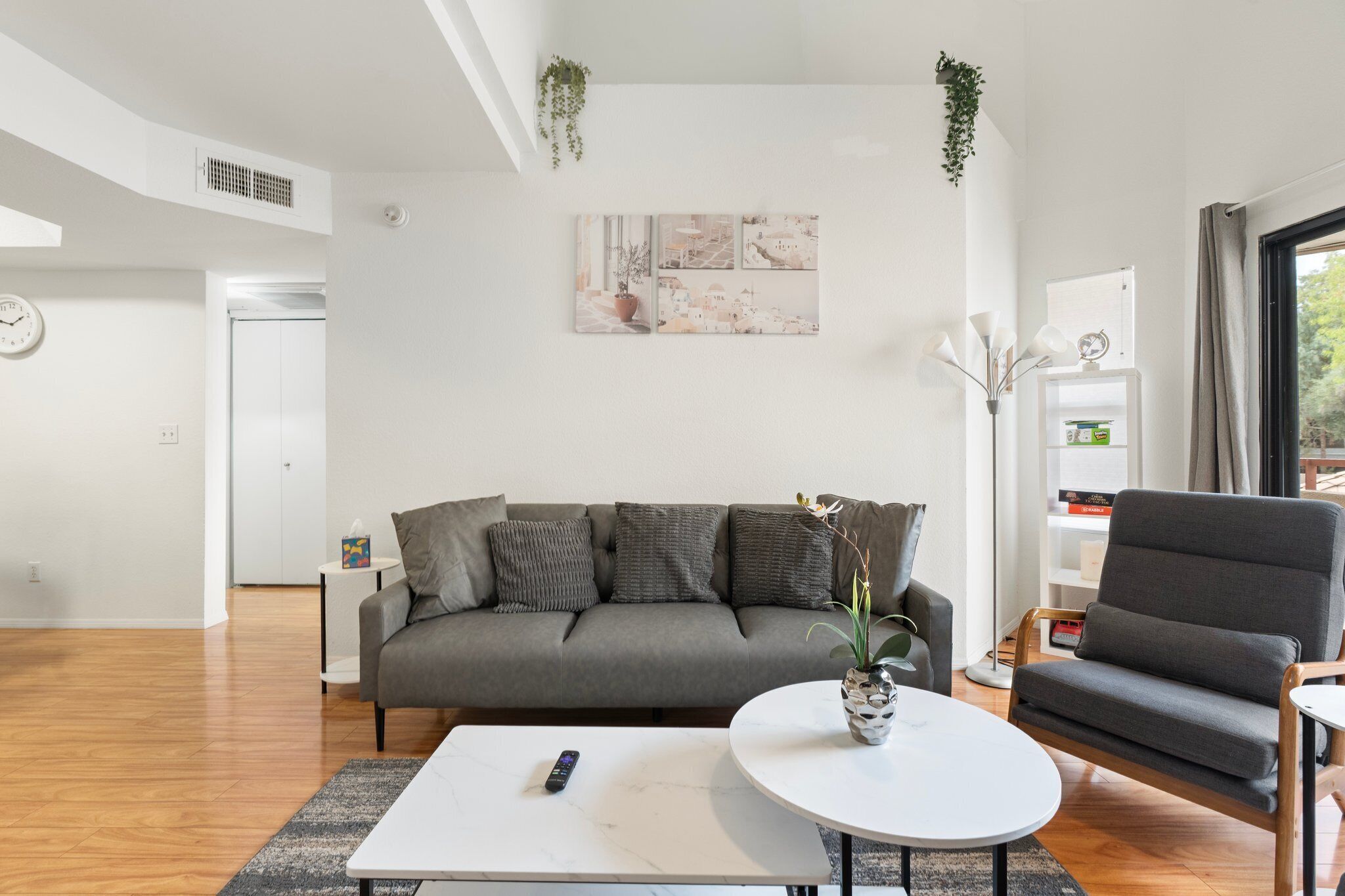 Smart TV y chimenea 