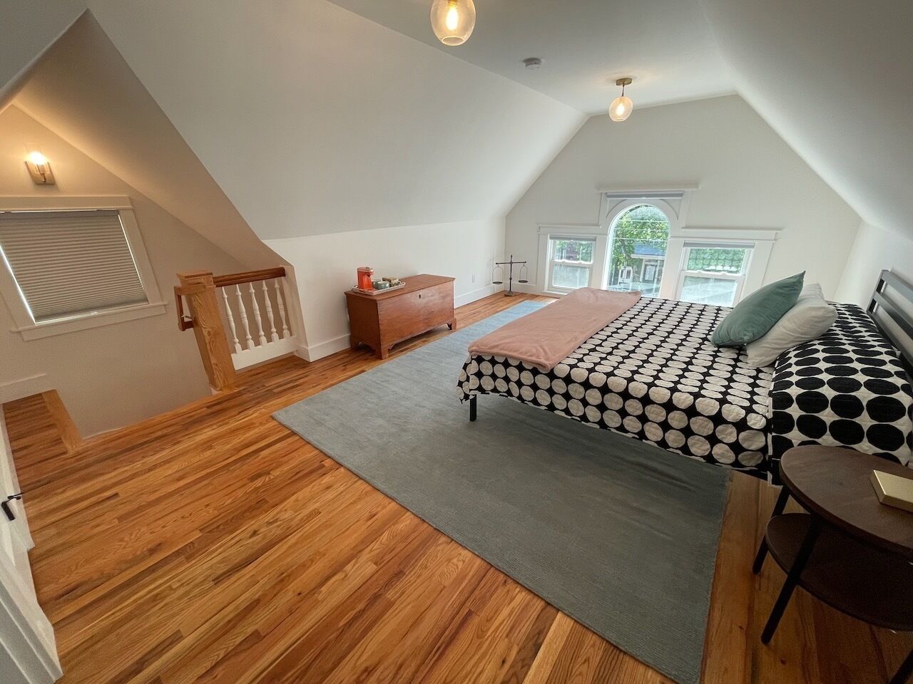 3 bedrooms, desk, iron/ironing board, travel cot