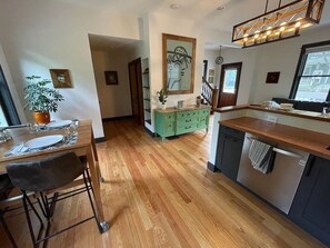 Dining - The Jules - Charming 3-bedroom house in Linwood (Cincinnati)