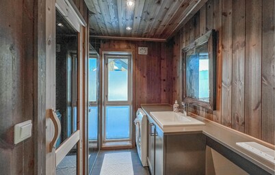 Cozy home in Sjusjøen with sauna