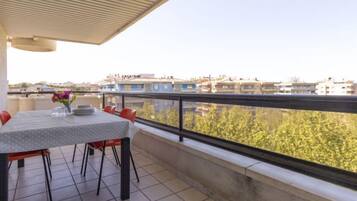 House, 3 Bedrooms, Terrace | Outdoor dining