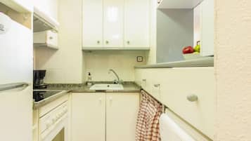 House, 3 Bedrooms, Terrace | Private kitchen