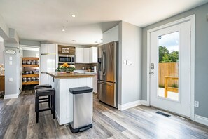 Micro-ondes, four, plaque de cuisson, lave-vaisselle