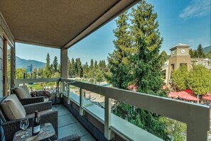 Terrace/patio - Heart of Whistler Village-270 Degree Mountain View (Whistler)