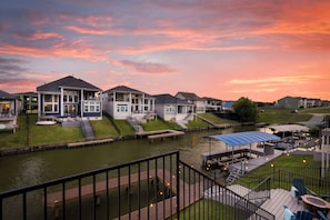 Terrace/patio - Lux Lakefront with Game-room, Community Pool, Paddleboards, and more! (Willis)