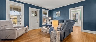 4 KING BEDS Luxurious Historic Home in the Heart of Memphis